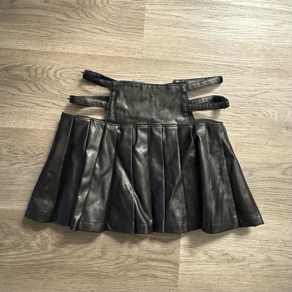 Black Cutout Pleated Mini Skirt